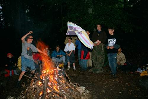 Gute Stimmung am Lagerfeuer.