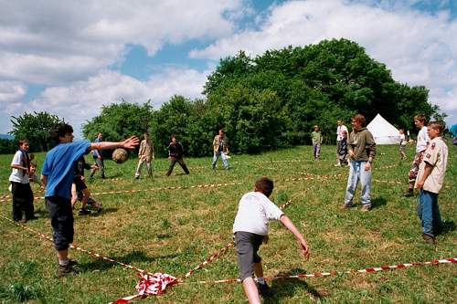 Ballspiel im Sonnenschein.