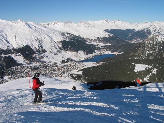 Ausblick von Braembuehl hinunter ins Tal.