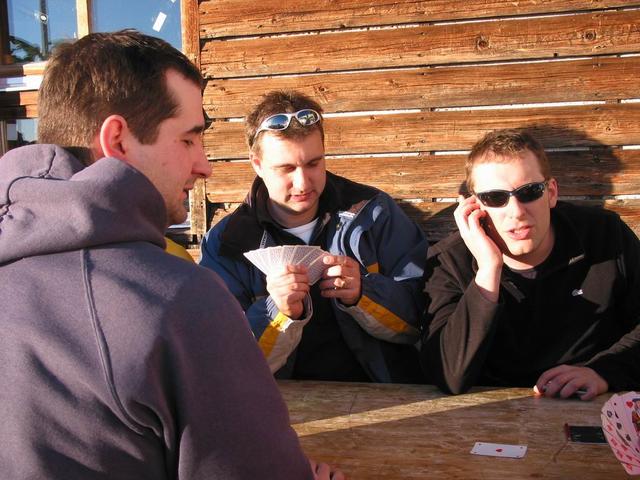 Die Fantastischen Vier verbrachten den Tag auf vor allem neben der Piste :-). Das OK Wollsi und Essig.