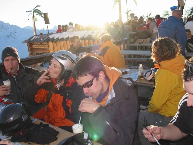 Oktoberfest in den Alpen. V.l. Gurgge, Caran d'Ache, Snoopy, Oreille (Rynach St. Nikolaus).