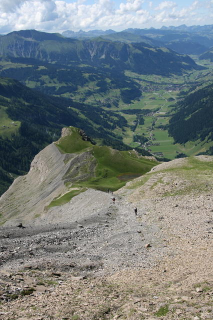 Auf der Höhe von Roti Steine. Blick zurück nach Lenk.