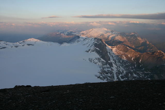 Blick über den Glacier de la Pleine Morte. Rechts der Tierbergsattel.