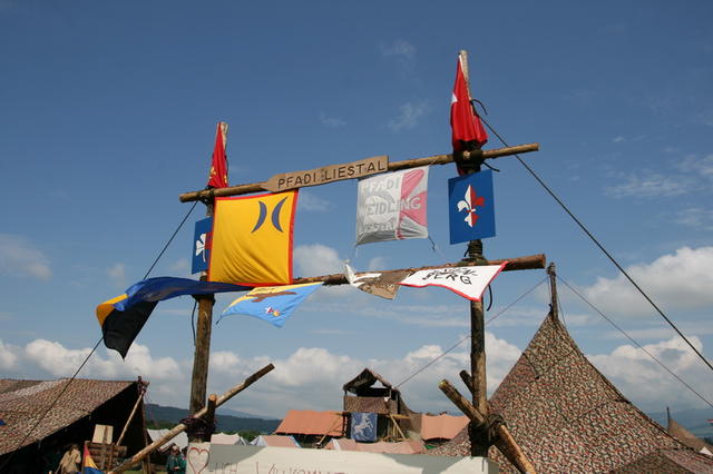 Pfadi Liestal. Mit dem geklauten Wildensteiner Wappen.