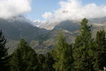 Blick zurück in Richtung Sparrhorn (links in Wolken) und Fusshörner (Mitte).