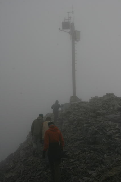 Das vermeintliche Gipfelkreuz. Eine Funkantenne.