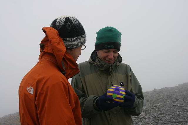 Zurück auf dem Gipfel mit dem Unnützen Gipfelgegenstand (TM) 2009.