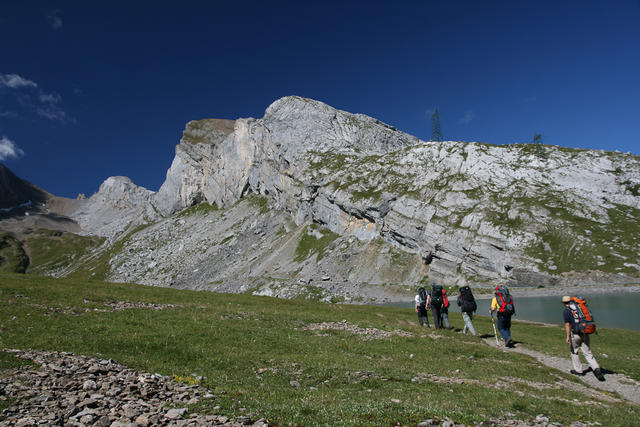  Marsch entlag des Sanetschersees.