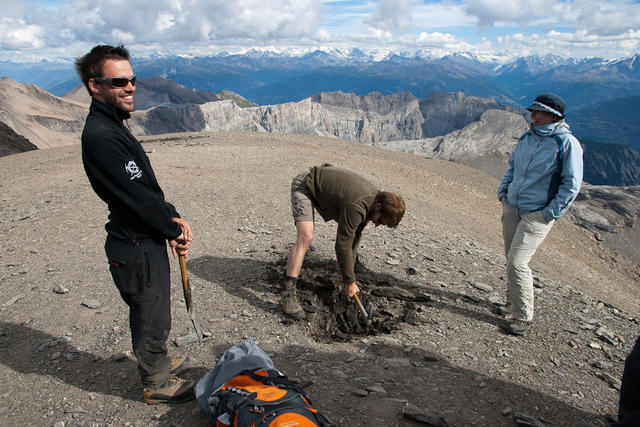 Besuch auf dem Gipfel. Ein paar Geologen und Vermesser waren am Werk.