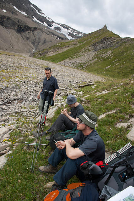 Pause mit einem letzten Blick hoch zum Gipfel.