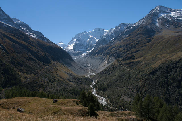 Blick nach Süden über den Zinalgletscher bis zum Matterhorn.