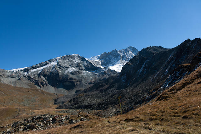  Blick über die Tracuit Ebene hinweg zum Tête de Milon.