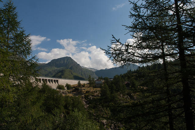 20 Min Spaziergang zum Ritom Stausee.