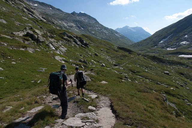 Wir wandern ostwärts durch das Val Cadlimo.