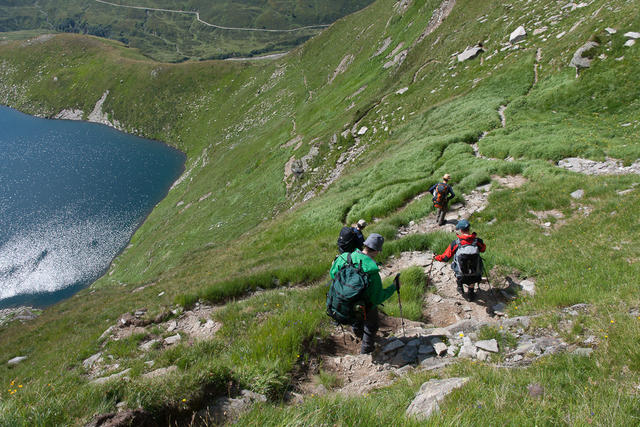 Steiler Abstieg zum Lago di Dentro.