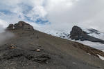 Blüemlisalphütte und Wyssi Frau (3648m).