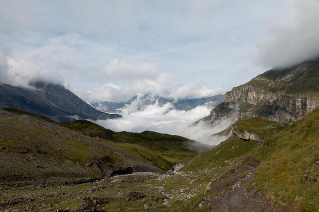 Noch hängen dicke Wolken im Kandertal.